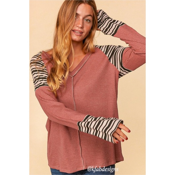❤️LAST! V Neck Banded Sweater Top, Color Block, Raglan with Thumb Hole! - Picture 7 of 9